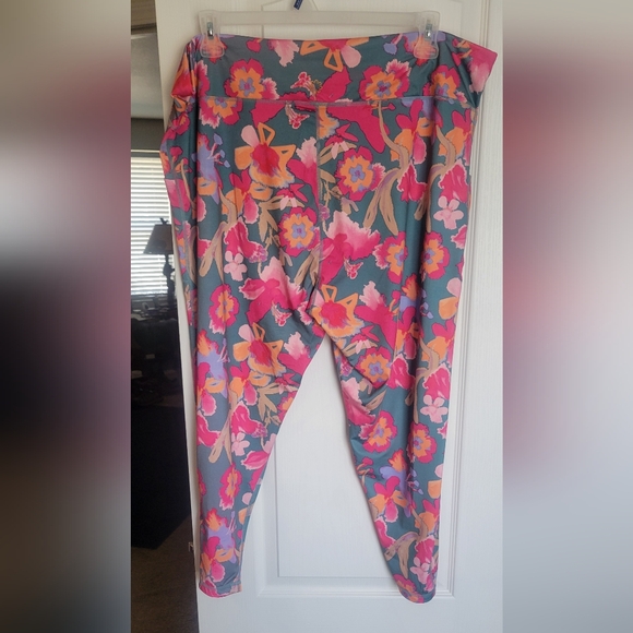 Pro player moisture wicking 7/8 legging w/2 pockets. Sizes large-3X avail. NWT - Picture 5 of 14